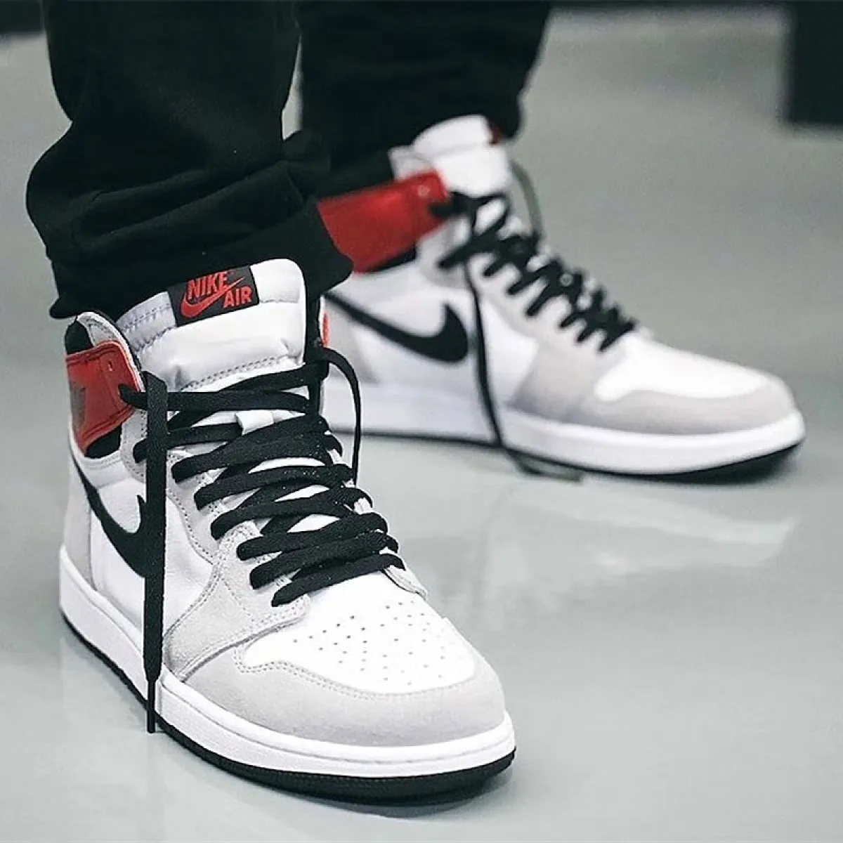 Подростковые кроссовки Air Jordan 1 Retro High Light Smoke Grey GS