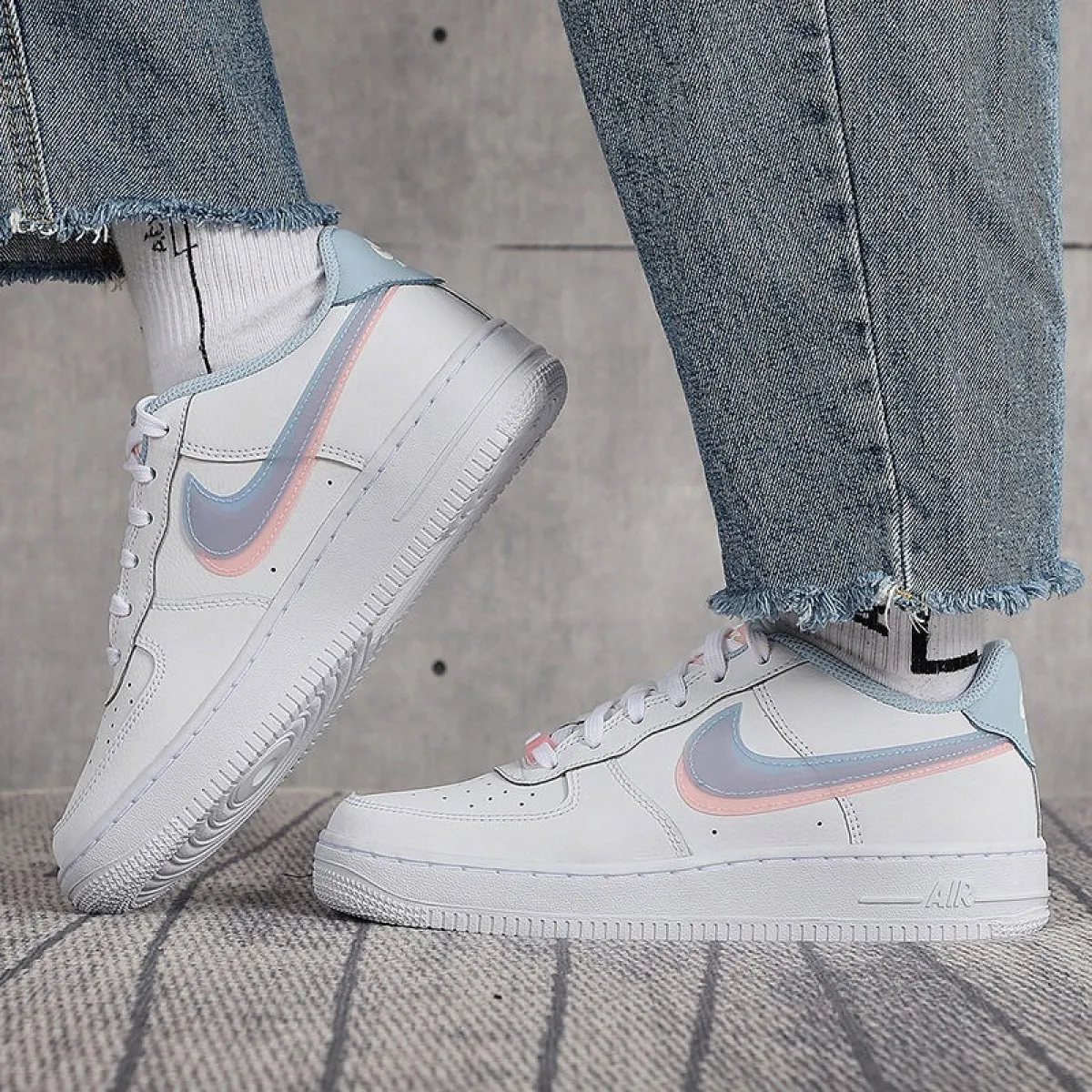 Подростковые кроссовки Nike Air Force 1 LV8 Double Swoosh GS