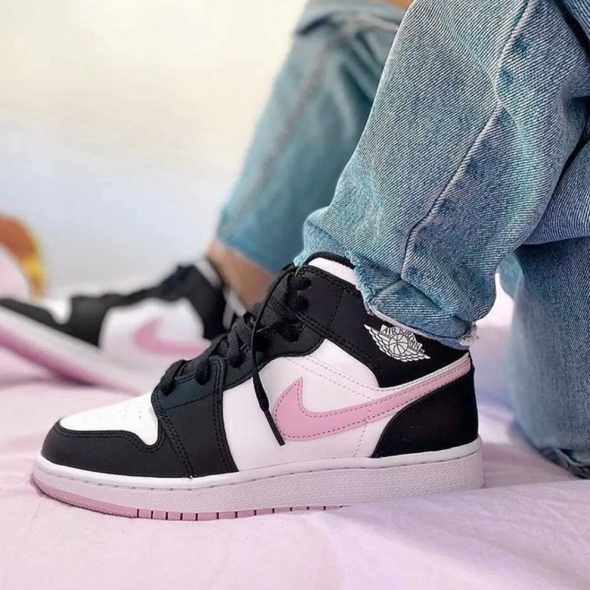 Подростковые кроссовки Air Jordan1 Mid Black/White/Violet GS