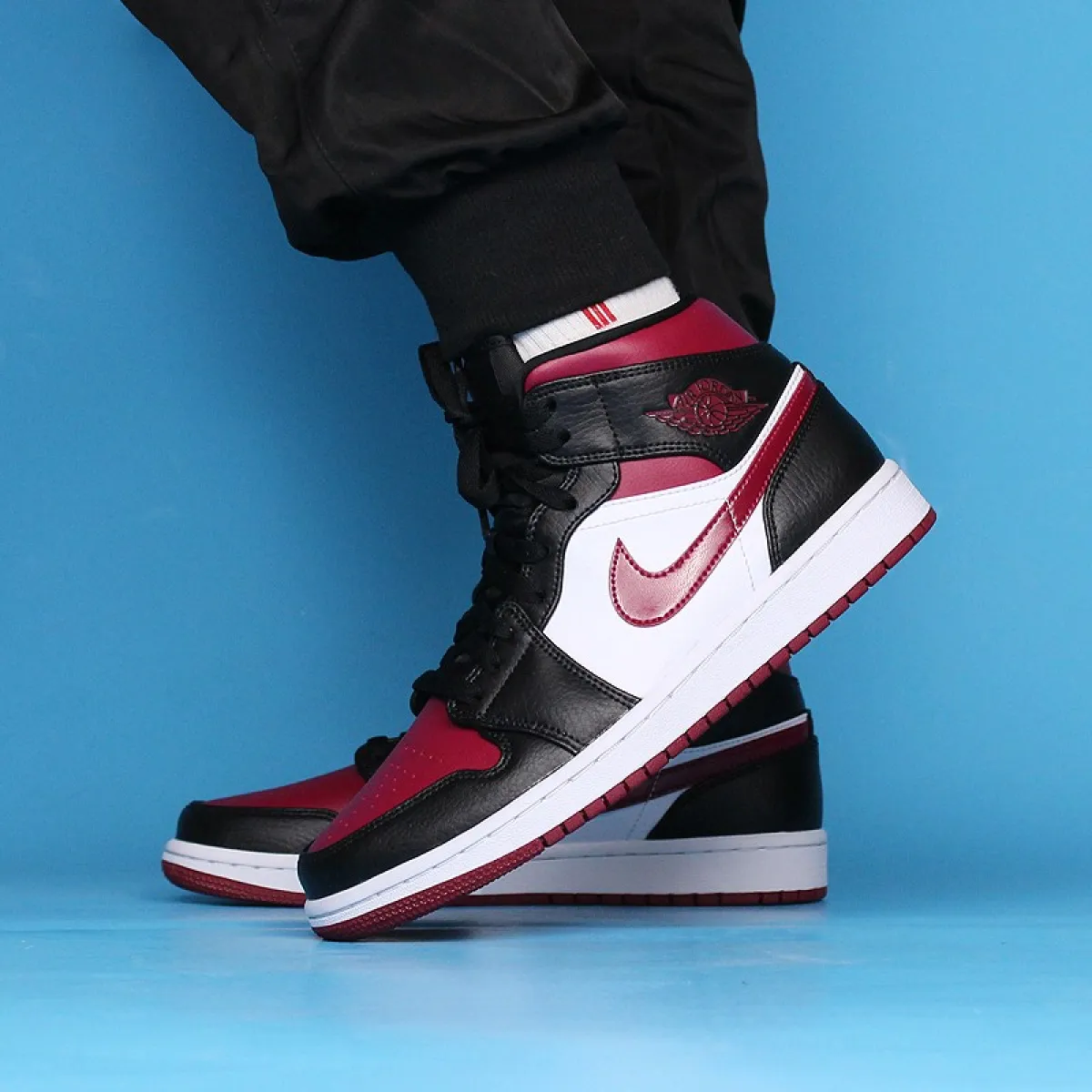 Подростковые кроссовки Jordan 1 Mid Bred Toe GS