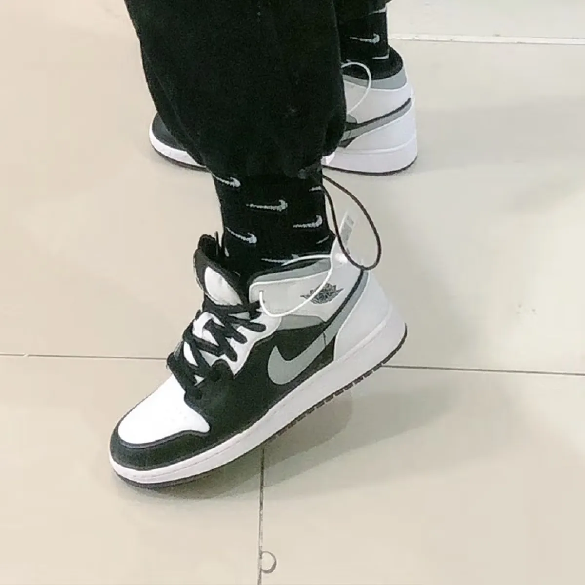Подростковые кроссовки Air Jordan 1 Mid White Shadow GS