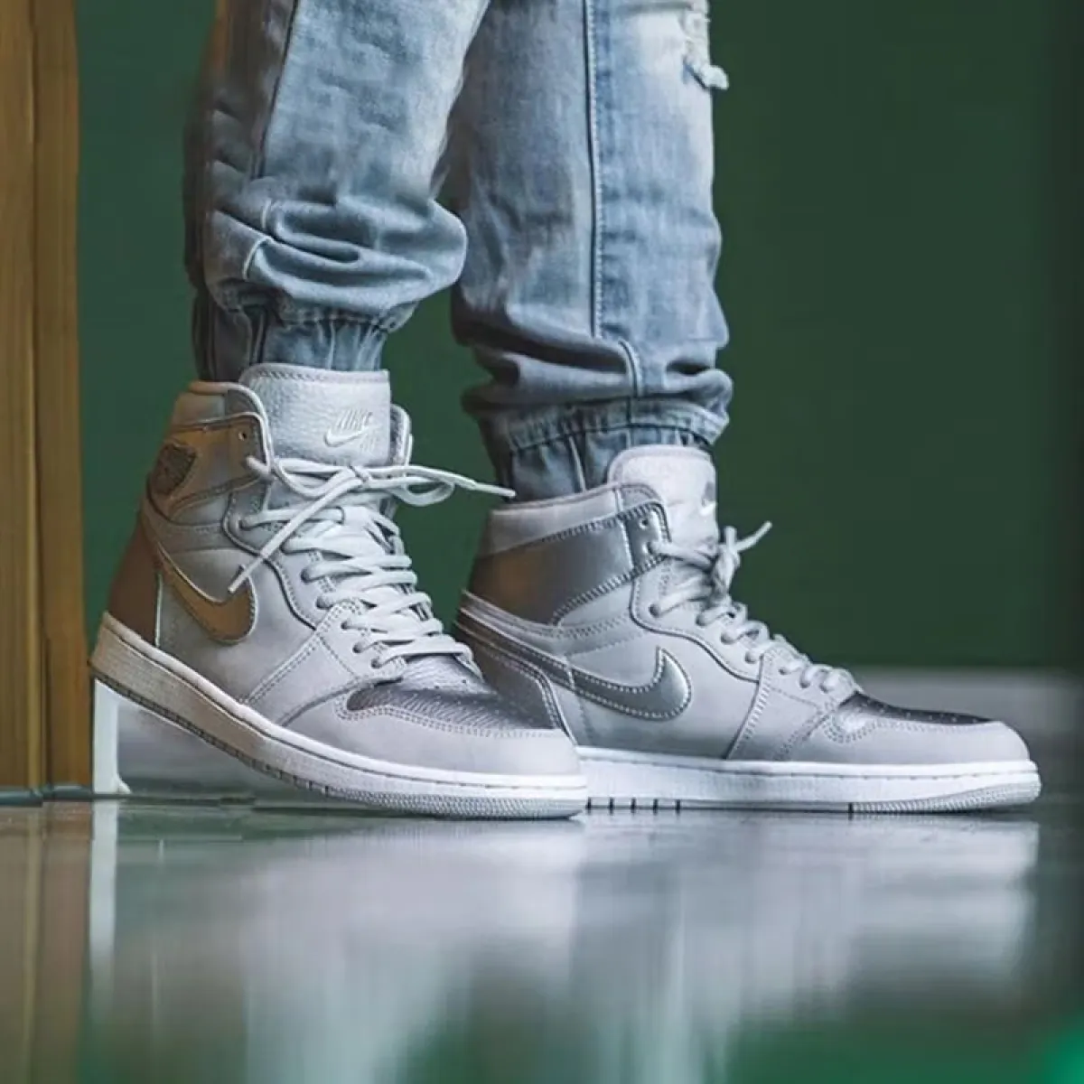 Подростковые кроссовки Jordan 1 Retro High CO Japan Neutral Grey GS