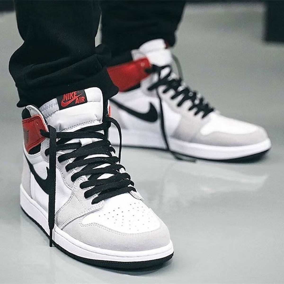 Подростковые кроссовки Air Jordan 1 Retro High Light Smoke Grey GS
