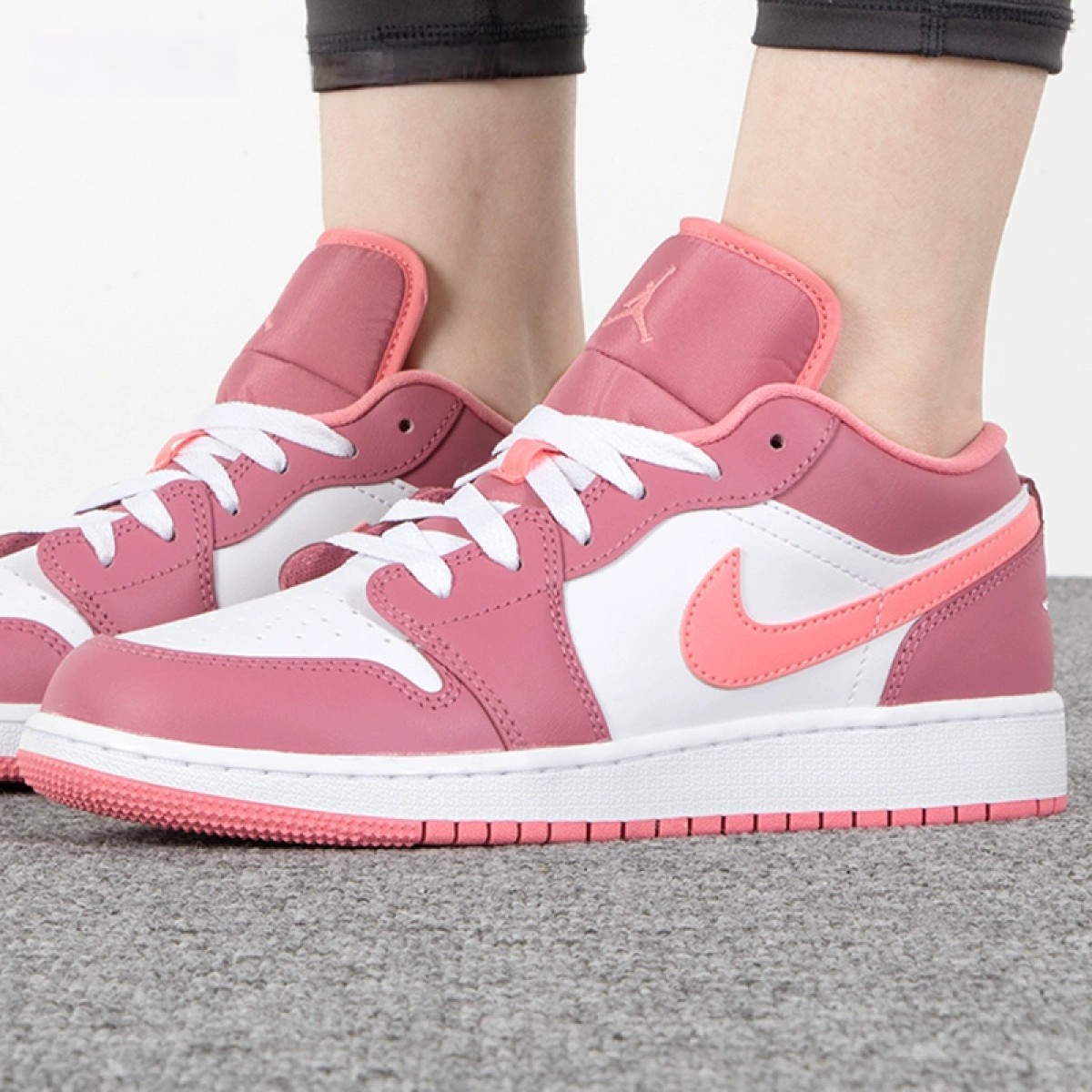Подростковые кроссовки Air Jordan 1 Low Desert Berry GS