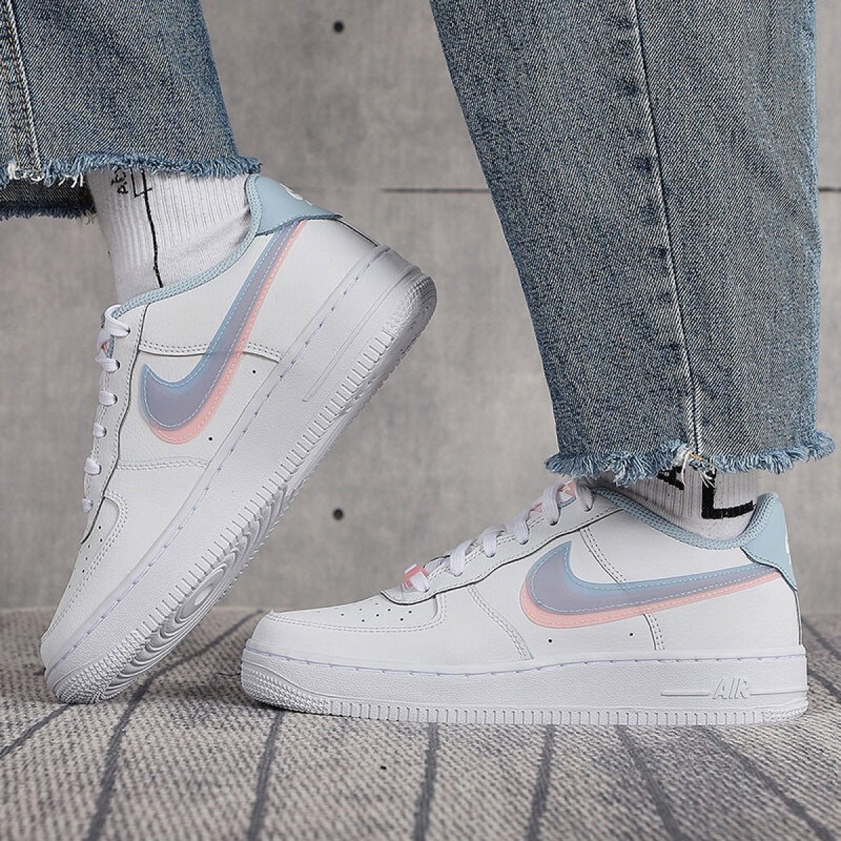 Подростковые кроссовки Nike Air Force 1 LV8 Double Swoosh GS
