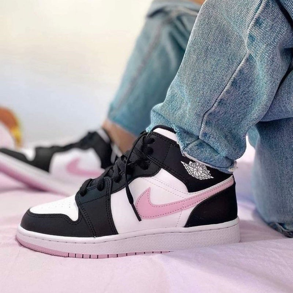 Подростковые кроссовки Air Jordan1 Mid Black/White/Violet GS