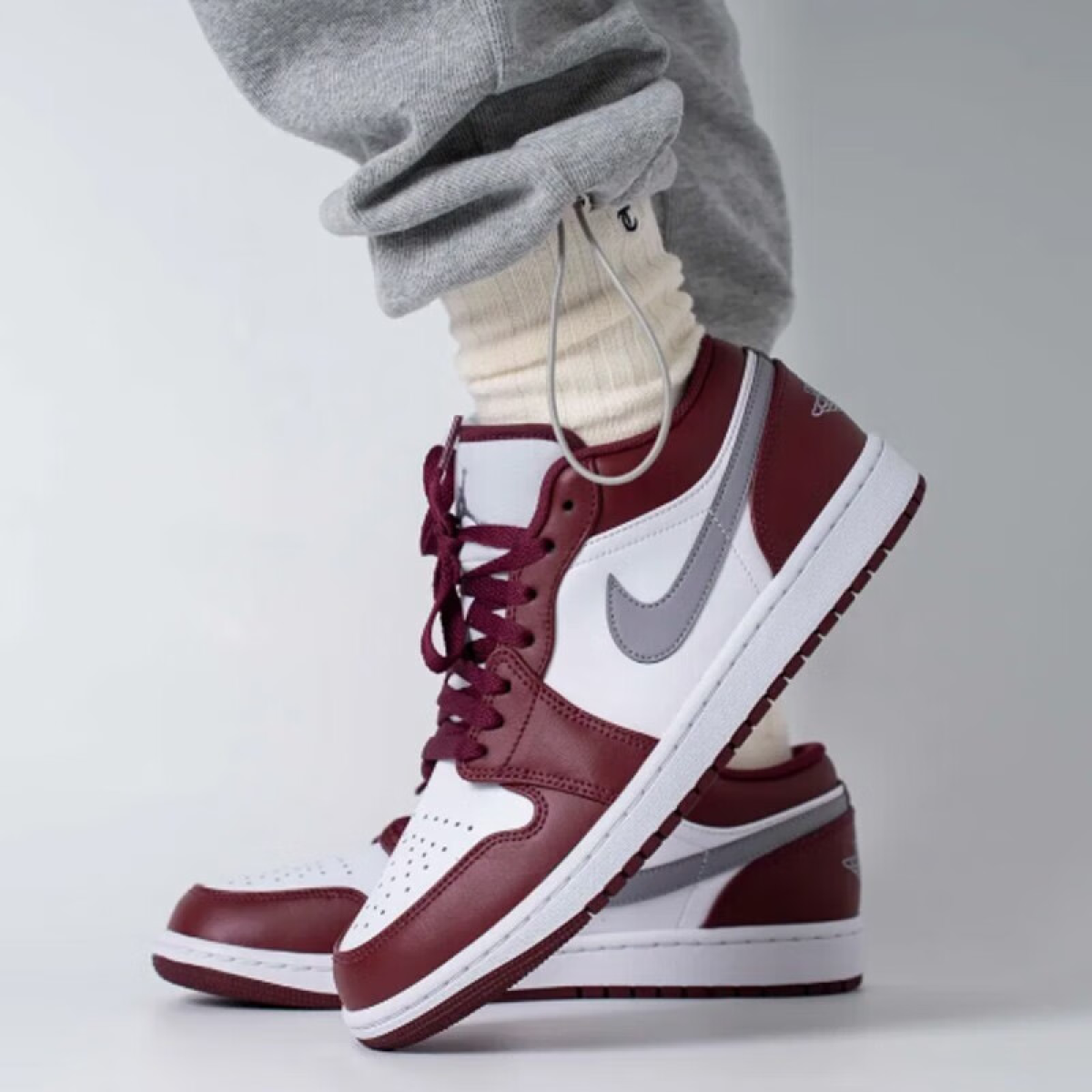 Подростковые кроссовки Jordan 1 Low Bordeaux GS