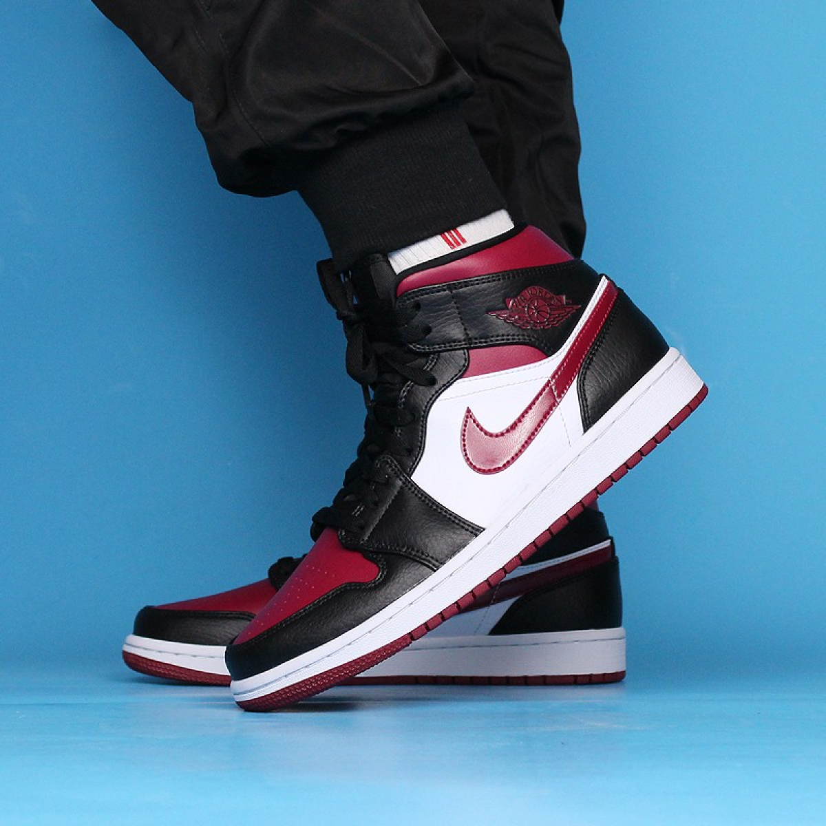 Подростковые кроссовки Jordan 1 Mid Bred Toe GS