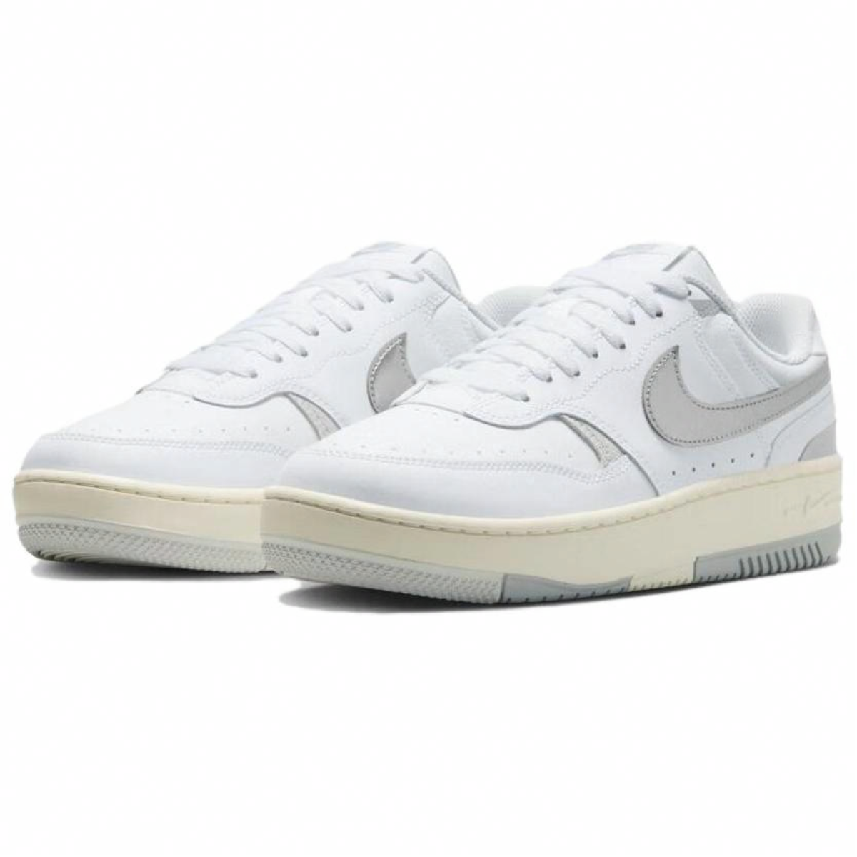 Женские кроссовки Nike Gamma Force Silver