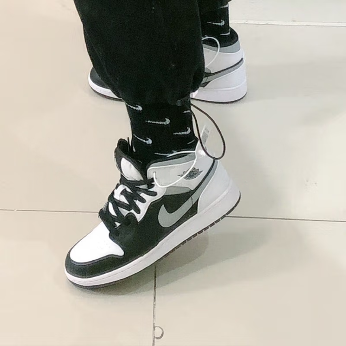 Подростковые кроссовки Air Jordan 1 Mid White Shadow GS