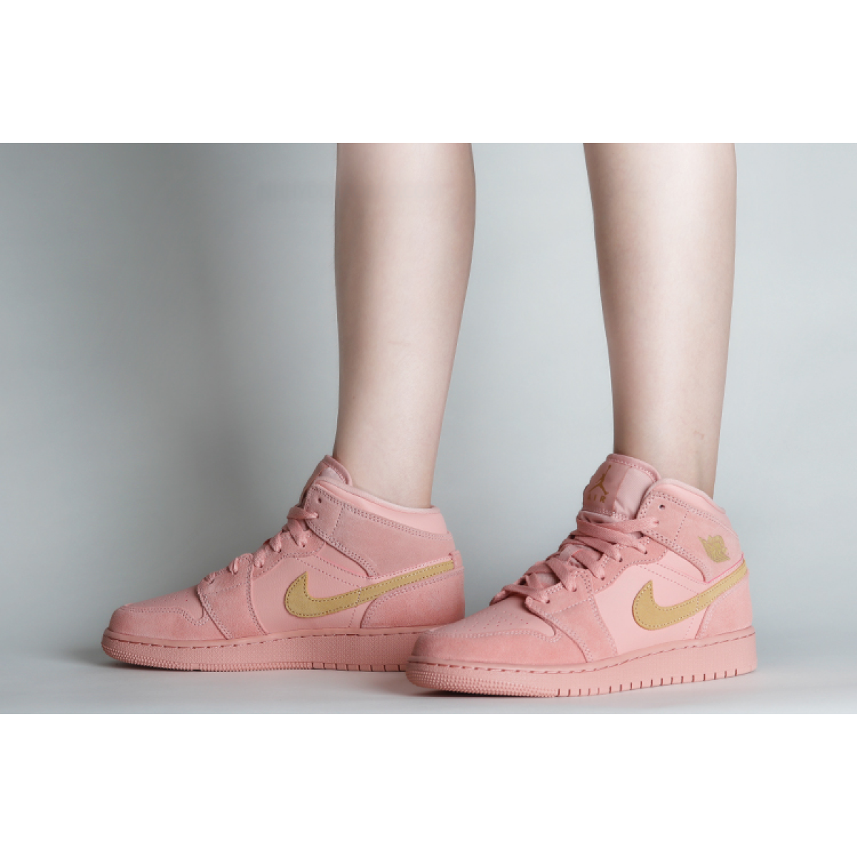 Подростковые кроссовки Air Jordan 1  Mid SE "Coral Stardust" GS