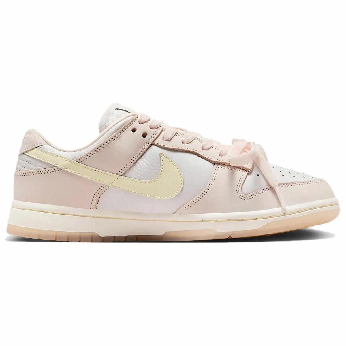 Женские кроссовки Nike Dunk Low Light Soft Pink
