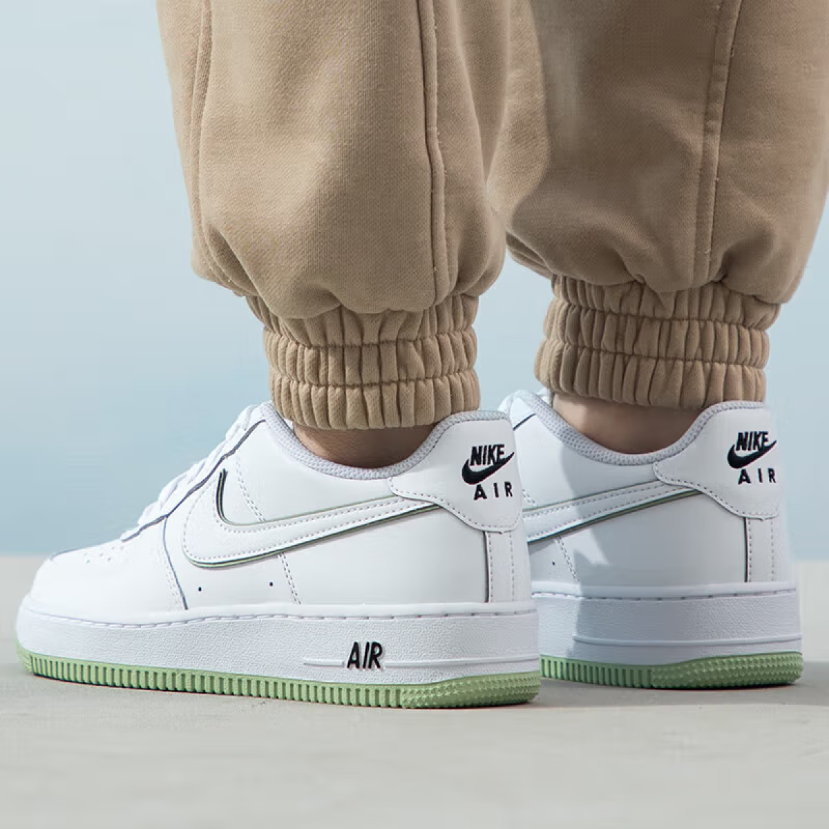 Подростковые кроссовки Nike Air Force 1 White/Light Green GS