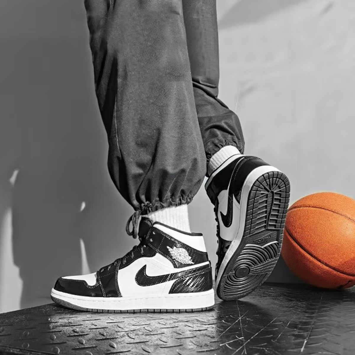 Подростковые кроссовки Air Jordan 1 Mid SE "All-Star Weekend 2021"  Black/White