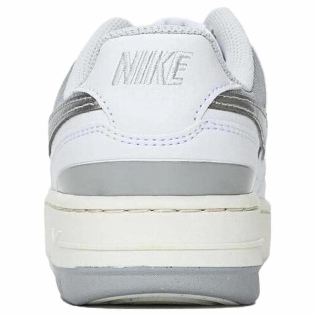 Женские кроссовки Nike Gamma Force Silver
