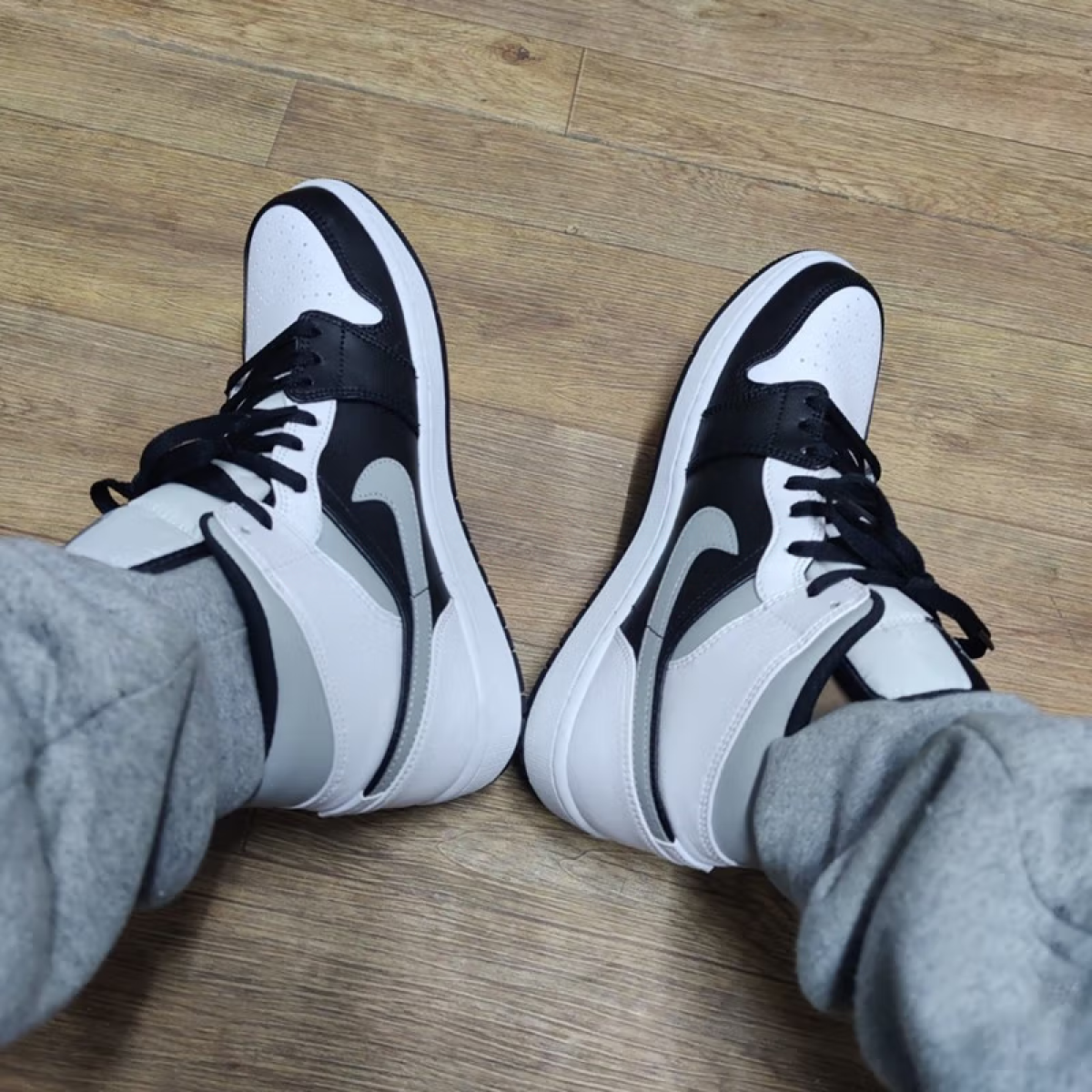Подростковые кроссовки Air Jordan 1 Mid White Shadow GS