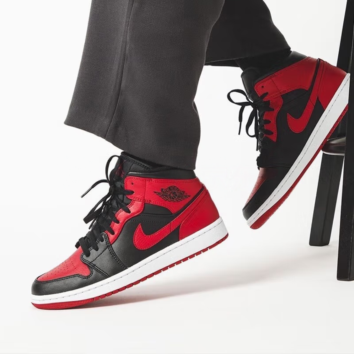 Подростковые кроссовки Jordan 1 Mid Banned Black/Red GS