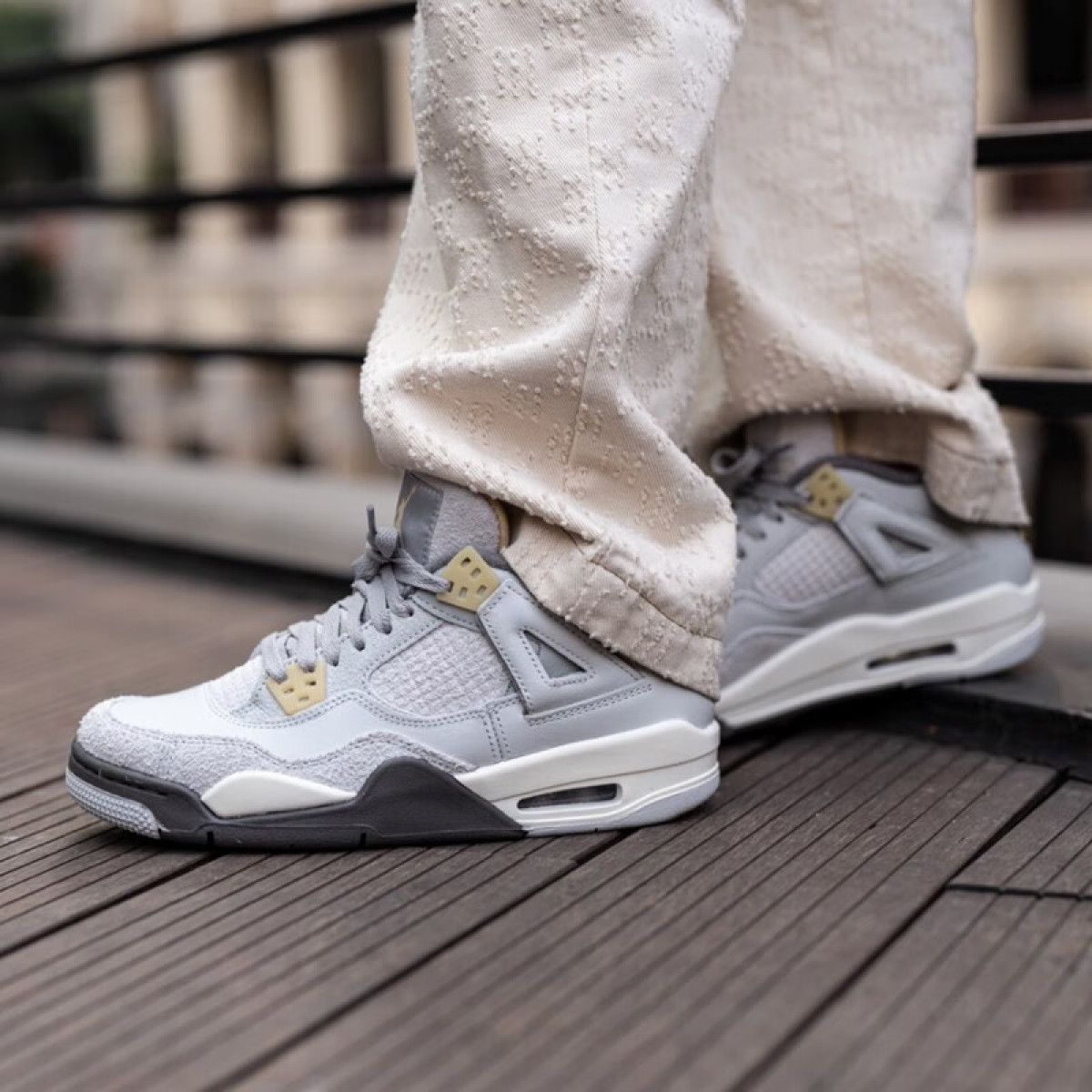 Подростковые кроссовки Air Jordan 4 SE Mid Craft Photon Dust GS