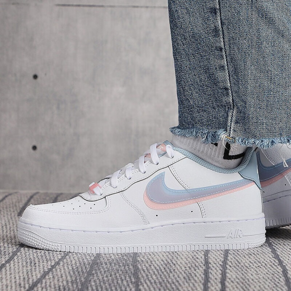Подростковые кроссовки Nike Air Force 1 LV8 Double Swoosh GS