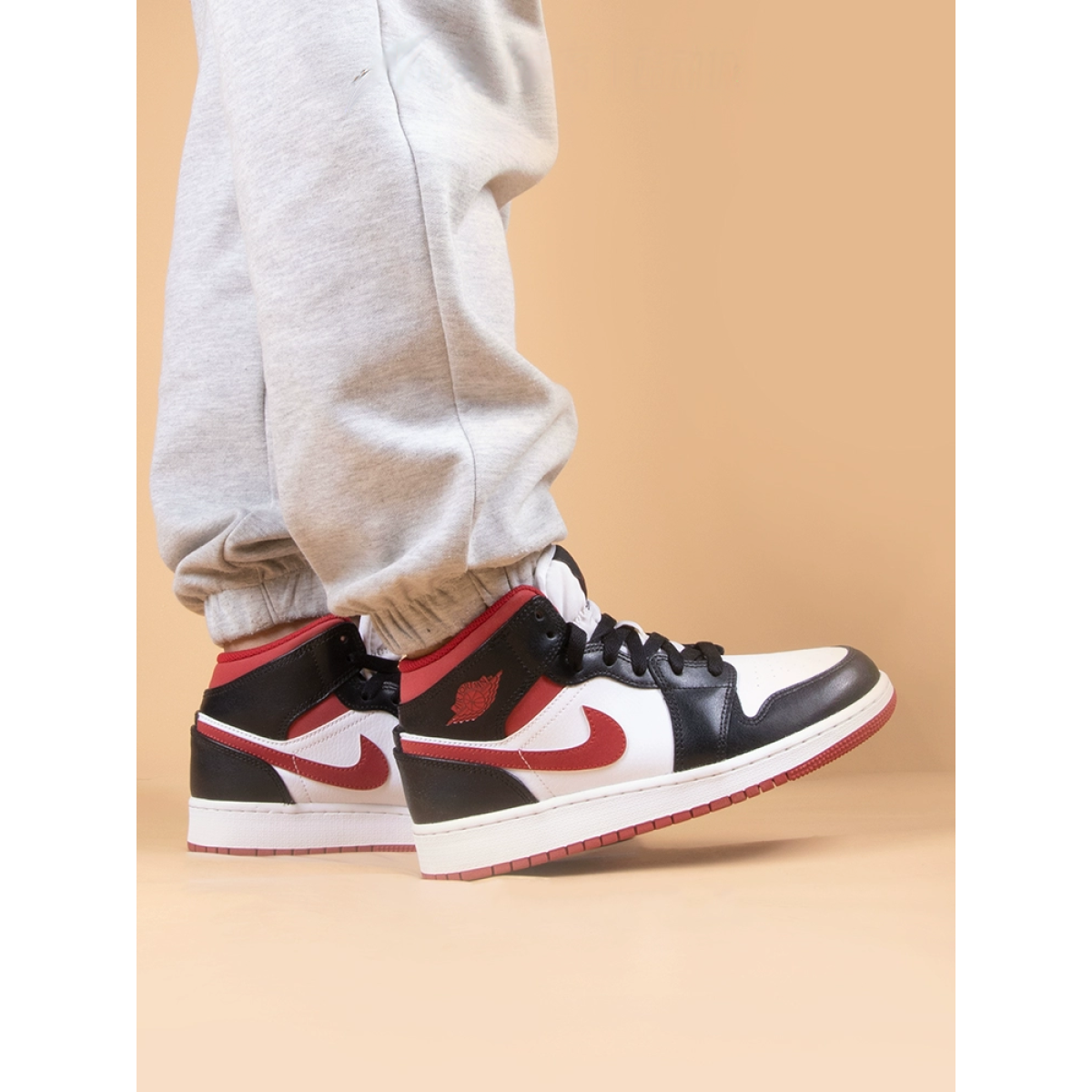 Кроссовки Air Jordan 1 Mid Red/Black/White