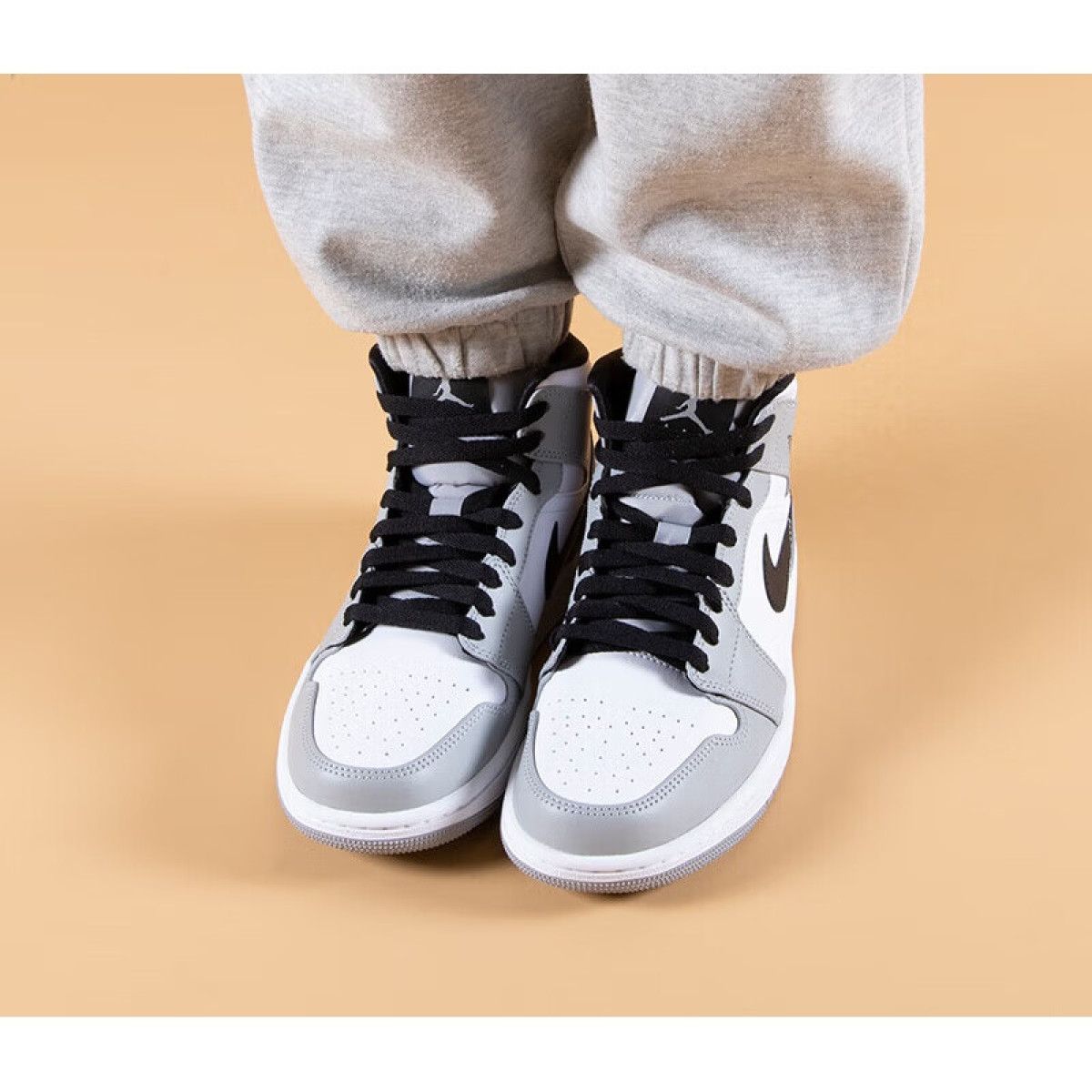 Подростковые кроссовки Air Jordan 1 Mid Light Smoke Grey GS