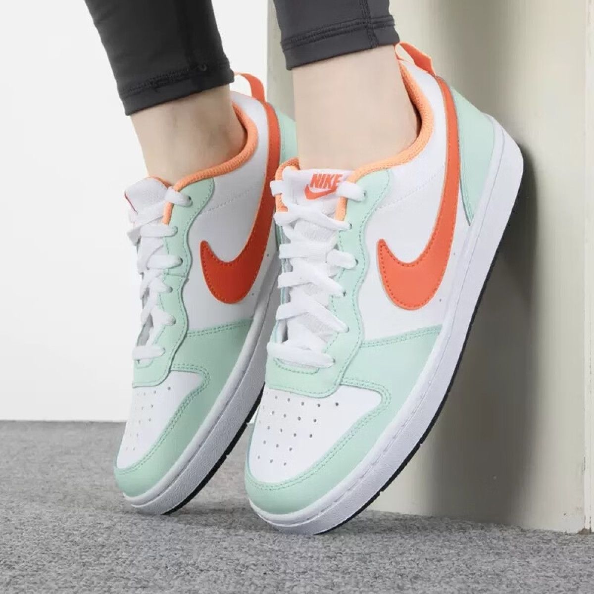 Подростковые кроссовки Nike Court Borough 2 Low  Mint Foam Safety Orange GS
