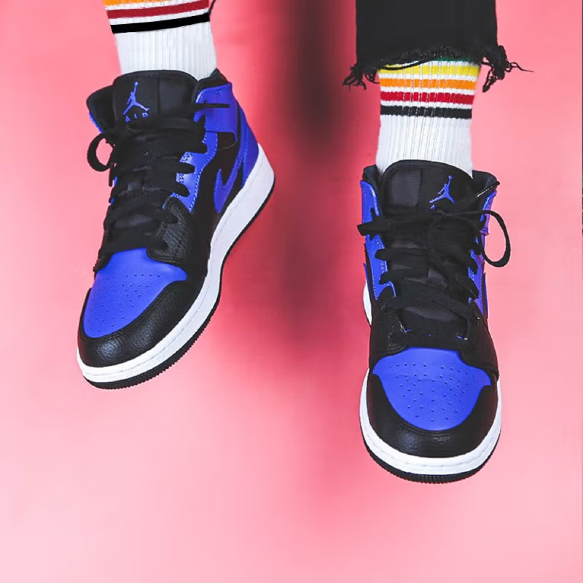 Подростковые кроссовки Air Jordan 1 Mid "Hyper Royal" GS