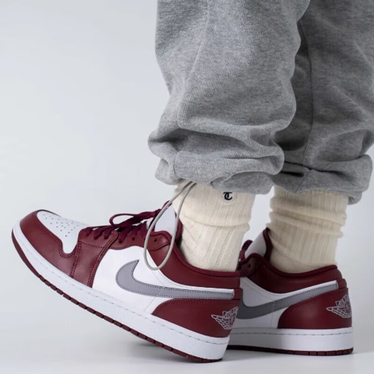 Подростковые кроссовки Jordan 1 Low Bordeaux GS