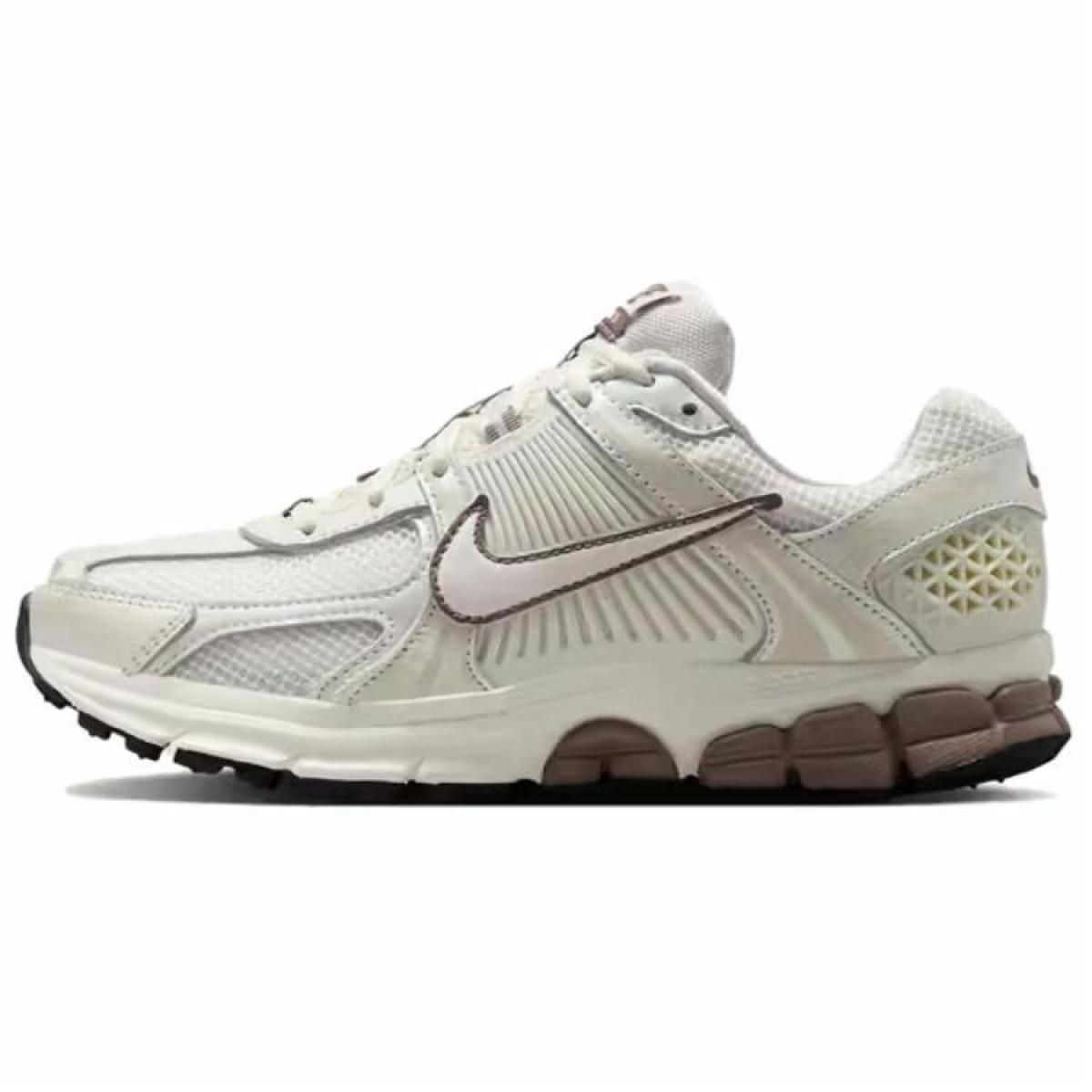 Женские кроссовки Nike Air Zoom Vomero 5 White
